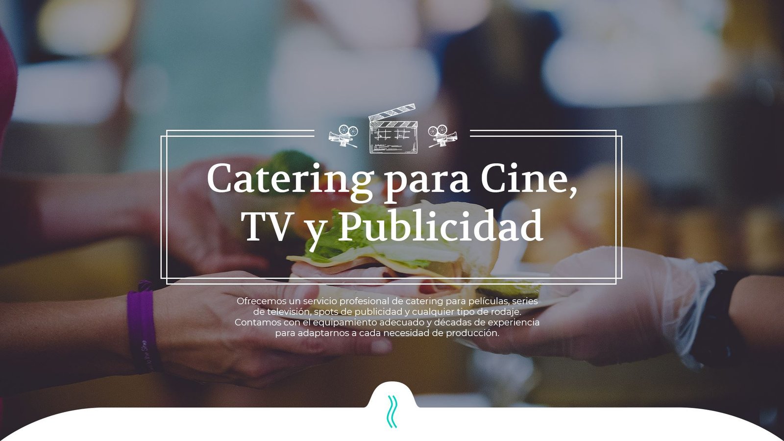 Equipo de catering trabajando durante un rodaje